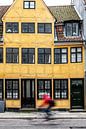 gelbes altes Haus in Kopenhagen von Eric van Nieuwland Miniaturansicht