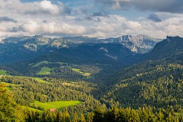 Prachtig alpenpanorama in Vorarlberg van Oliver Hlavaty