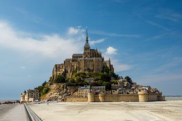 Mont Saint Michel in Normandië van Roland Brack