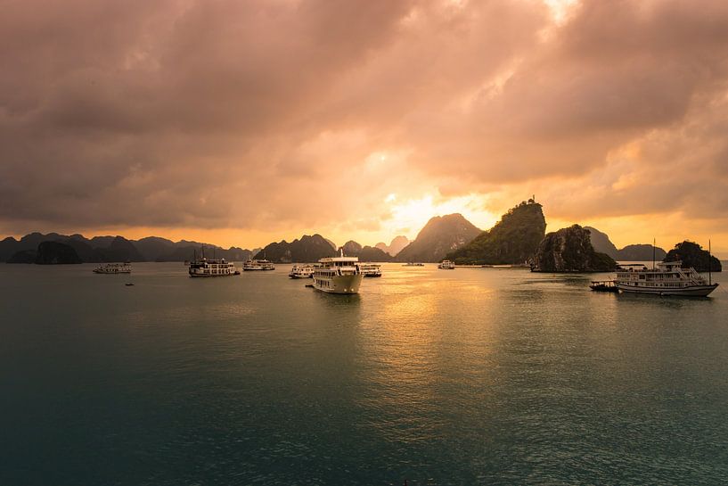Halong-Bucht von Nico  Calandra