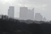 Den Haag Skyline op een mistige dag