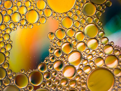 Abstracte Fotografie - Olie op Water in Geel, Goud, Blauw,