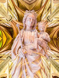 Maria in Martinuskerk Cuijk, dubbele belichting 2 van Marijke Veltmaat