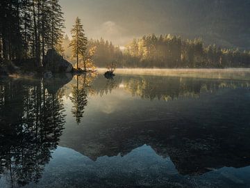 La beauté naturelle de Berchtesgaden : Le pittoresque lac Hintersee en Bavière.