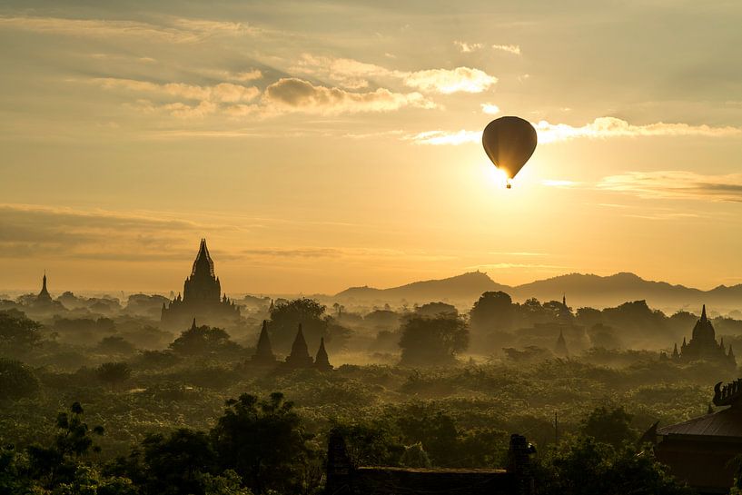 Bagan, Myanmar by Peter Schickert
