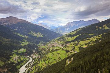 Vue sur la vallée alpine