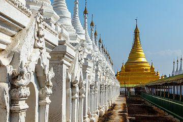 Les pagodes dorées de Mandalay sur Roland Brack