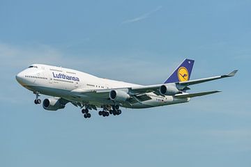 Le Boeing 747-400 de la Lufthansa juste avant l'atterrissage. sur Jaap van den Berg