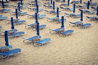 Lits de plage sur la plage de Makris Gialos, Céphalonie par Sven Wildschut Aperçu