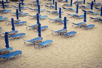 Strandbedjes op het Makris Gialos strand, Kefalonia