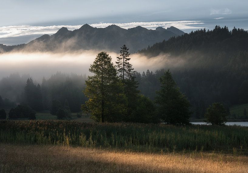 Der Geroldsee in der Nähe von Garmisch-Partenkirchen ist ein malerischer Bergsee von Patrick Noack