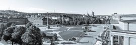 Panorama Schlossplatz in Stuttgart - monochrom von Werner Dieterich