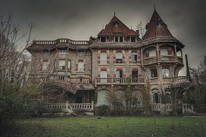 Villa abandonnée hantée en France sur Perry Wiertz