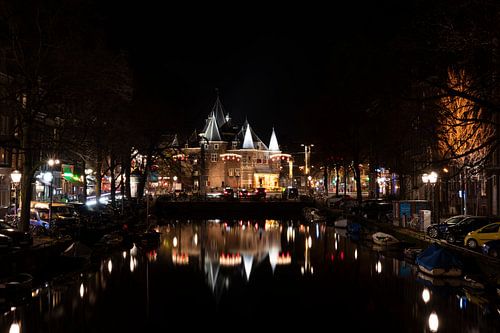 Waag Amsterdam bij nacht