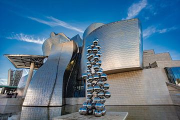 Het Guggenheim museum in Bilbao van Frans Scherpenisse