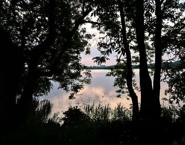 De Lek bij zonsondergang in Culemborg van Anouk IJpelaar