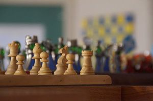 Schaakstukken / Chess pieces von Maurits Bredius