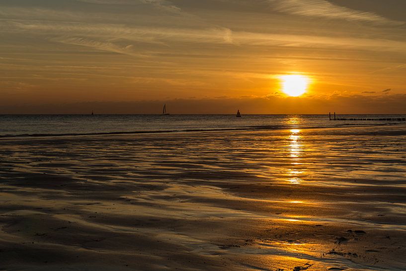 Evening at the seaside 1 by Tienke Huisman