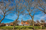 Historisch kerkje vlak buiten t dorpje Makkum, Friesland, aan de rand van het IJsselmeer von Harrie Muis Miniaturansicht