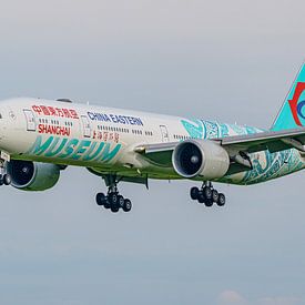 Passagierflugzeug vom Typ Boeing 777-300ER der China Eastern Airlines. von Jaap van den Berg