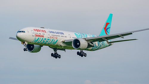 Avion de ligne Boeing 777-300ER de China Eastern Airlines.
