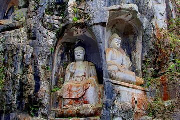 Bouddhas dans les rochers