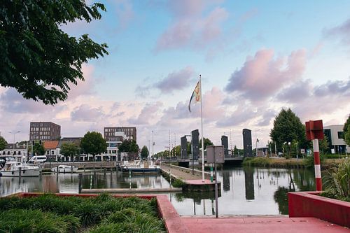 De gezellige kleine haven in Weert met bootjes
