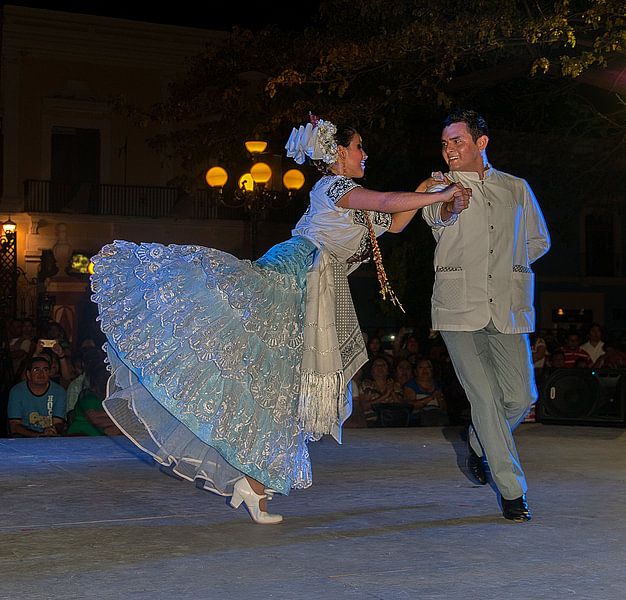 Mexico: Folkoristische danser  (Campeche) van Maarten Verhees