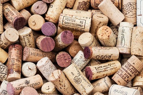 verzameling kurken van wijnflessen