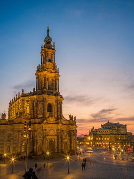 Dresden - Dresden Court Church bij zonsondergang van t.ART