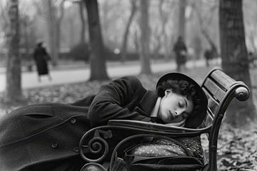 Zwart-witfoto van een slapende vrouw op een bankje in het park van Poster Art Shop