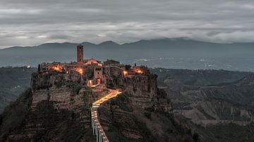 Civita de Bagnoregio - Grauer Morgen von Teun Ruijters