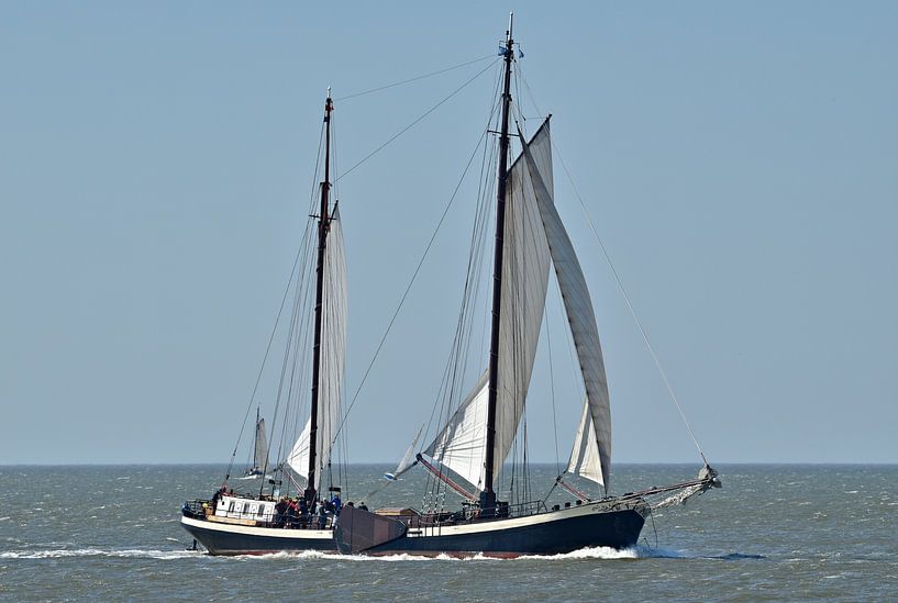 Het bruine vloot schip Poseidon van Piet Kooistra