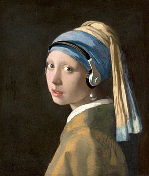 The girl with the pearl earphones