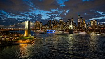 Brooklyn Bridge bij nacht van Karsten Rahn