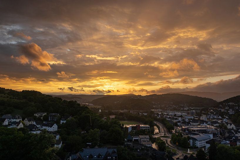 Dillenburg Zonsondergang Skyline, Duitsland van Imladris Images