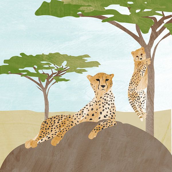 Jachtluipaard op rots met baby luipaardje in boom van Karin van der Vegt