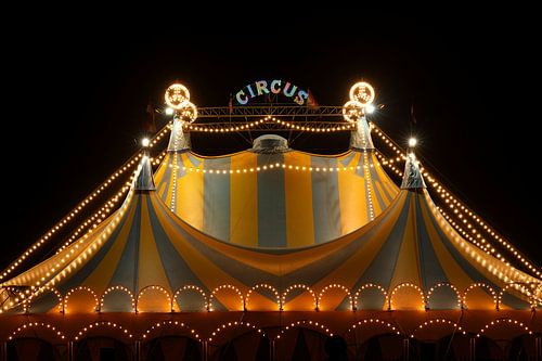 Zirkus bei Nacht