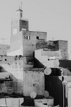 Blick auf die Moschee von Tétouan: schwarz und weiß