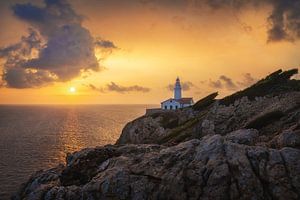 Phare de Majorque au lever du soleil