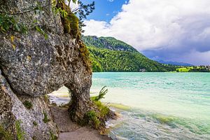 Blick auf den Weißensee mit Felsentor bei Füssen im Allgäu