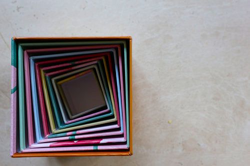 Vierkante spiraal kleurrijk linksonder