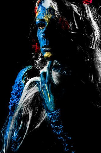 Kunstzinnig geschilderd persoon