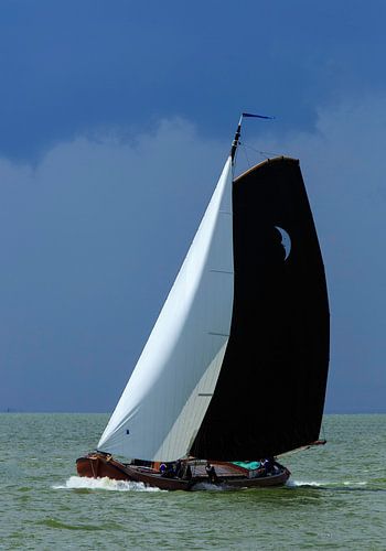 Skutsje zeilen bij Stavoren