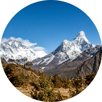 Mount Everest en Ama Dablam  van Thea.Photo