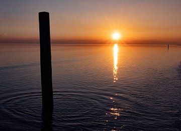 Coucher de soleil à Rockanje, au bord de la mer sur Marjolein van Middelkoop