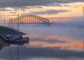 Spoorbrug Oosterbeek bij zonsopkomst van Willemijn Wolthaus