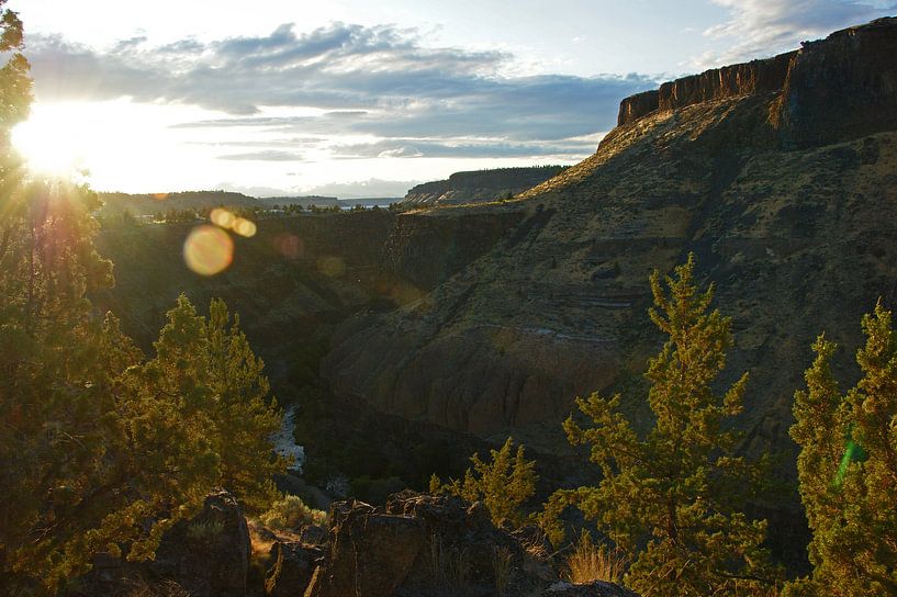 Sunset in the Crooked River Canyon by Jeroen van Deel