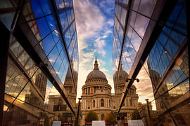 London St. Paul's Cathedral / Spiegelung bei Sonnenuntergang