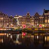 Amsterdamer Grachtenhäuser am Abend von Edwin Mooijaart